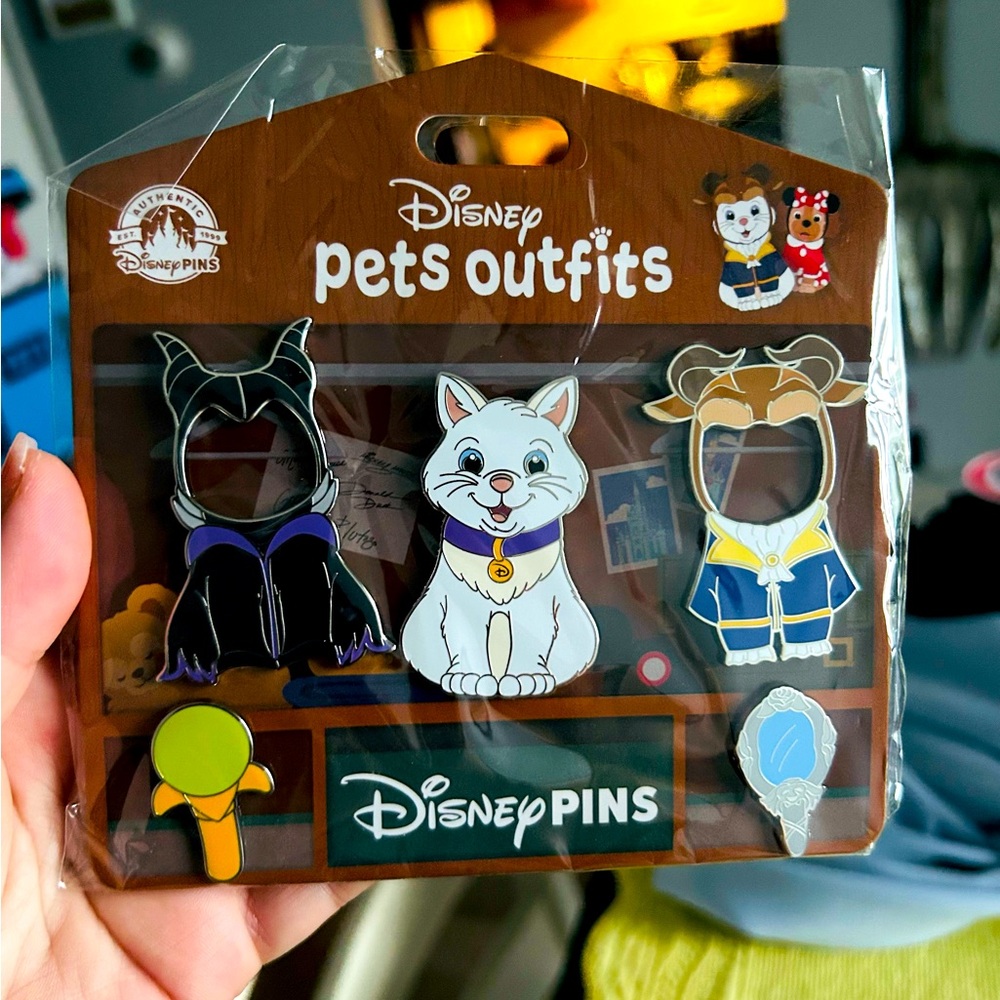 Disney Parks Pet Outfits Pin set